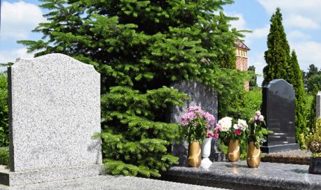 Rendre un dernier hommage en personnalisant la tombe funéraire à Saint-Benoit